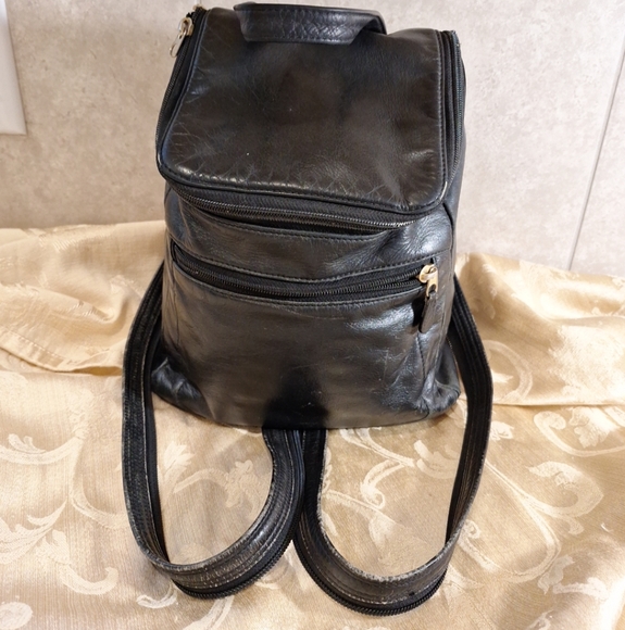 Vintage ILI New York Black Leather Backpack/Shoulder Bag - Picture 1 of 11
